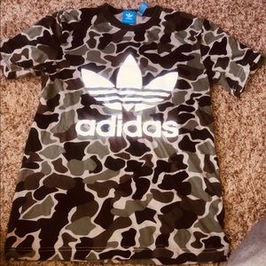 T was worn once, no rips or stains. Fitted camo T